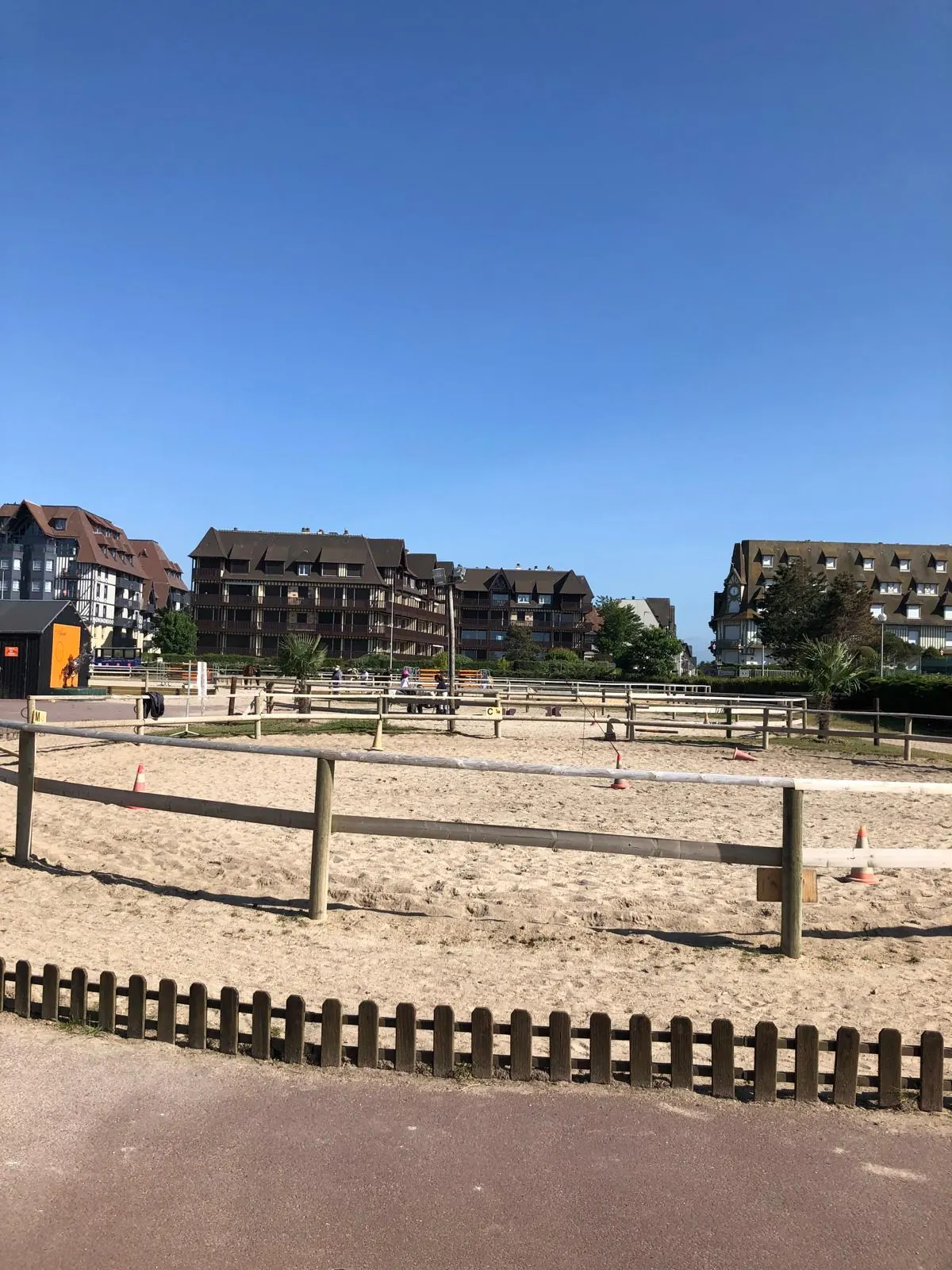 La carri&egrave;re et les b&acirc;timents de Deauville